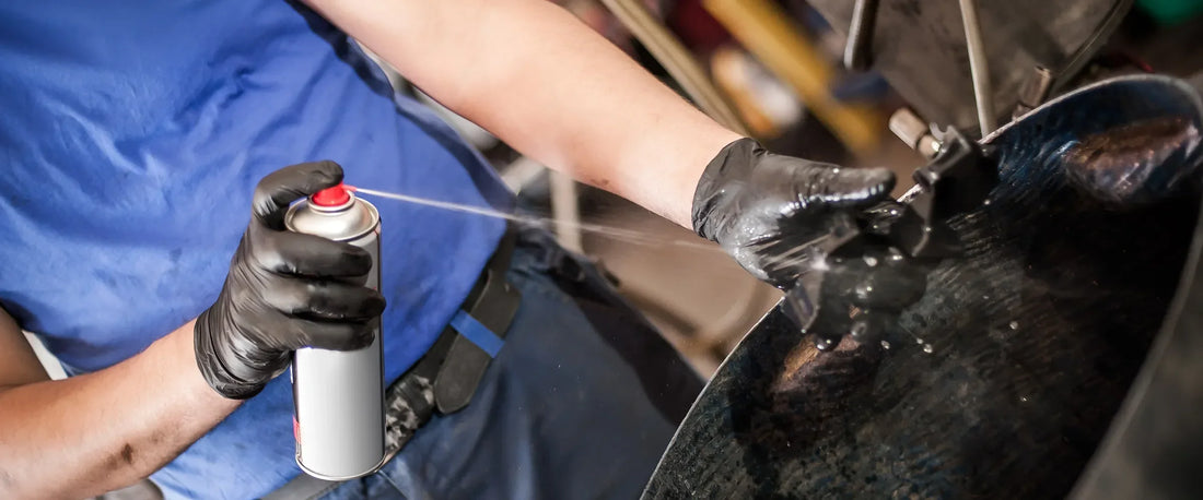 What’s the Difference Between Grease and Lubricating Oil?